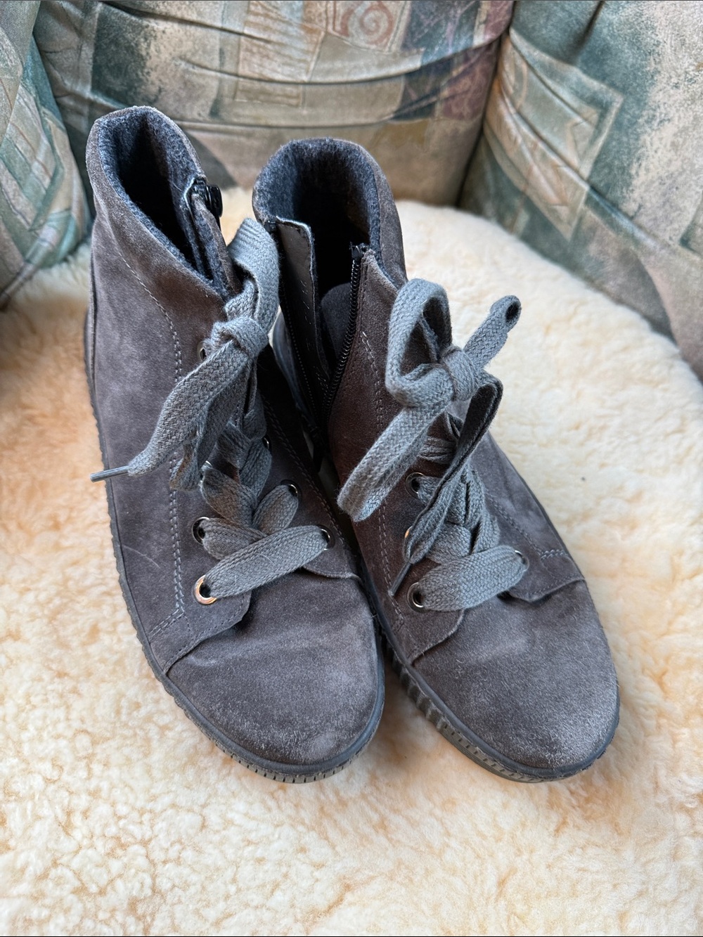 Gabor Grey Suede Lace-Up Ankle Boots in size 7.5
